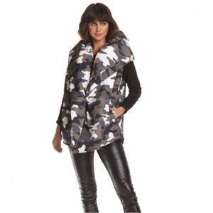 Planet by Lauren G Women's Camouflage Vest